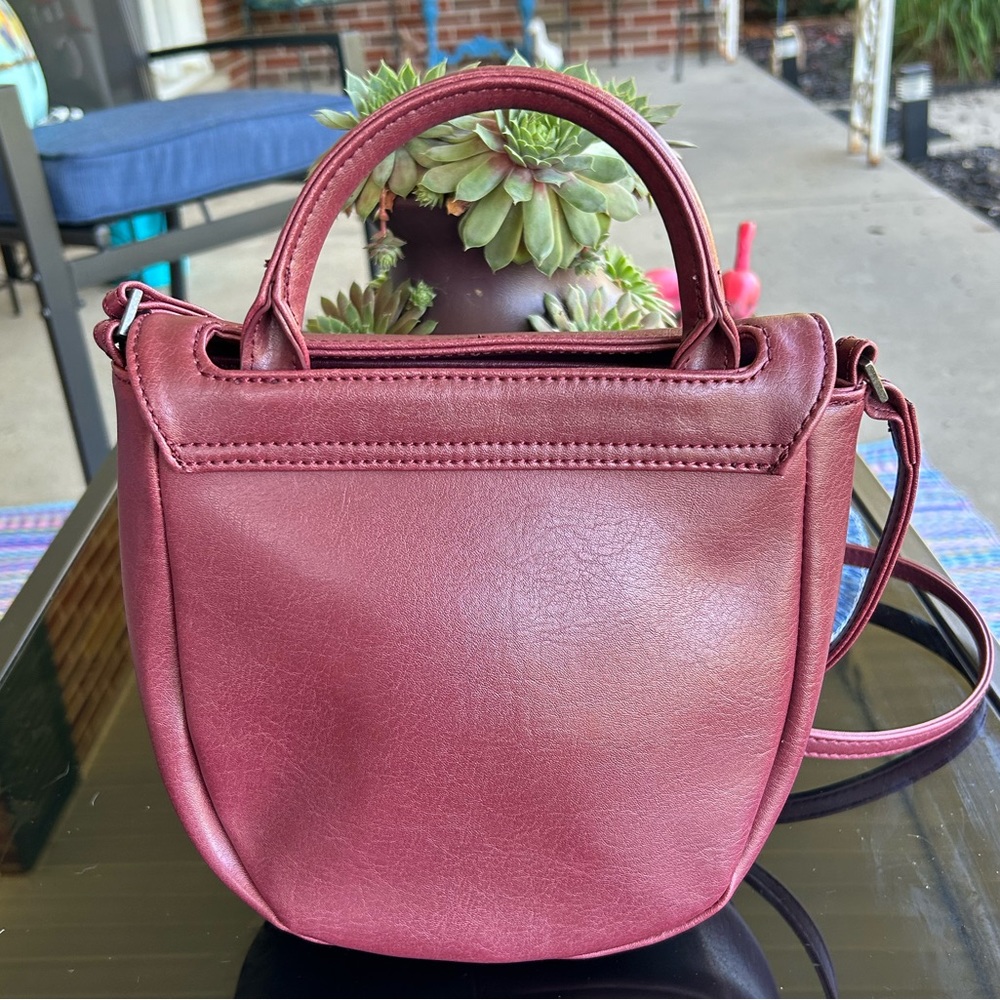 Matt & Nat Vegan Crossbody bag - EUC - Picture 2 of 3